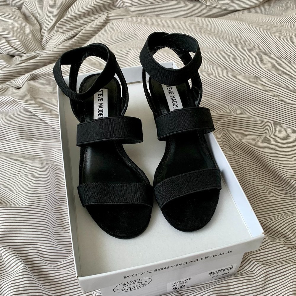 STEVE MADDEN STRAPPY SANDAL
